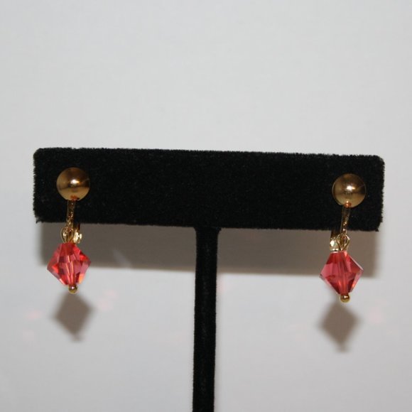 Beautiful Nwot Gold clip on earrings with Rose pink crystals .75" - Picture 1 of 4